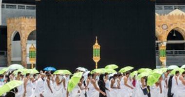 10 صور من صلاة الجمعة الثانية فى رمضان والاستماع للخطبة بالمسجد الحرام