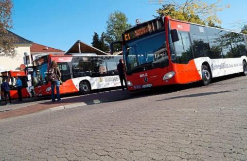 امرأة تتعرض للضرب في حافلة بألمانيا بسبب تنبيه راكب بضرورة ارتداء الكمامة