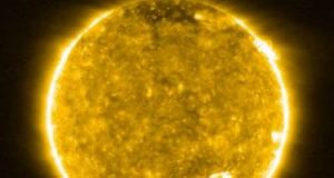 دراسة: حرارة الطبقة الخارجية للشمس تصل إلى 1.7 مليون درجة فهرنهايت