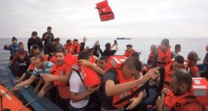 "أطباء بلا حدود" تستأنف أنشطة البحث والانقاذ للمهاجرين بالبحر المتوسط