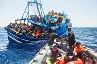 البحر الأبيض المتوسط: فقدان ما لا يقل عن 17 مهاجرا بعد غرق قاربهم قبالة سواحل تونس