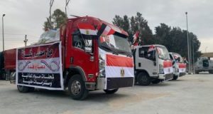 الهلال الأحمر المصرى يسلم دفعة مساعدات للهلال الأحمر الفلسطينى