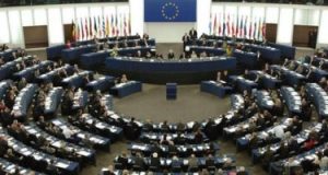 رئيس البرلمان الأوروبى يرفض حظر الرحلات الجوية القصيرة لحماية المناخ