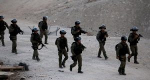 الاحتلال الإسرائيلى يعتقل 22 فلسطينيا من الضفة الغربية