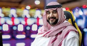 السعودية تحارب «كورونا» بمبادرة «لاعبون بلا حدود» العالمية
