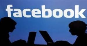 فيسبوك توسع سياسة العمل من المنزل لمعظم موظفيها