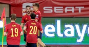 منتخب إسبانيا يتلقى لقاح كورونا بعد إصابة بوسكيتس