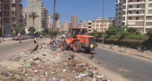 رفع 77 طن مخلفات وأتربة بشوارع حي المنتزه ثان في الإسكندرية