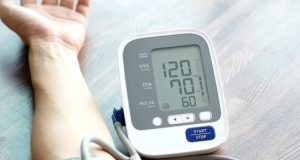 اعرف أسباب ارتفاع ضغط الدم فى الصباح والطريقة الصحيحة لقياسه