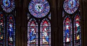 تغيير زجاج كاتدرائية نوتردام يثير جدلا واسعا بفرنسا بعد 5 سنوات من الحريق